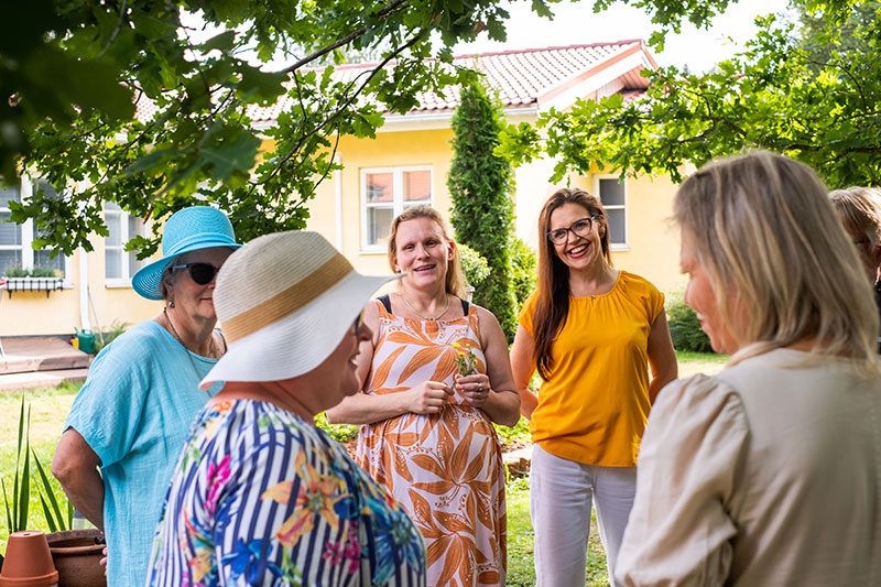 NLP-workshop-ryhmä ulkona